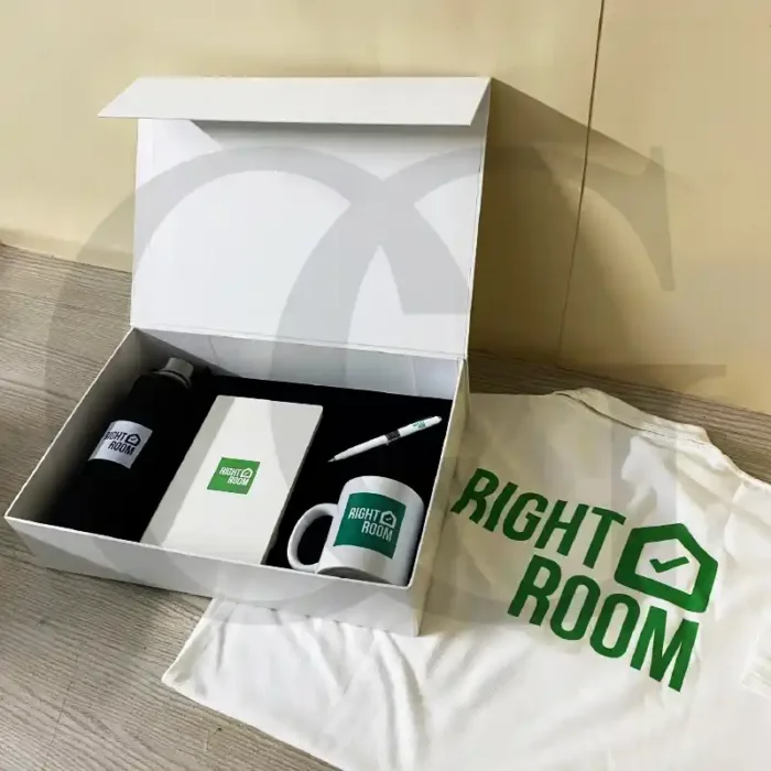 Corporate gift box symbolizing teamwork and unity, with curated premium items.