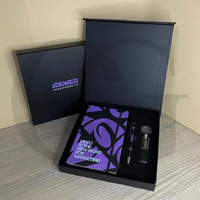 International Excellence Box – premium corporate gift set with elegant accessories for global professionals.