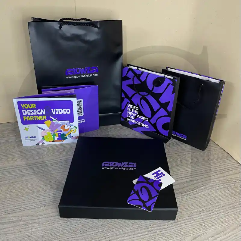 International Excellence Box – premium corporate gift set with elegant accessories for global professionals.
