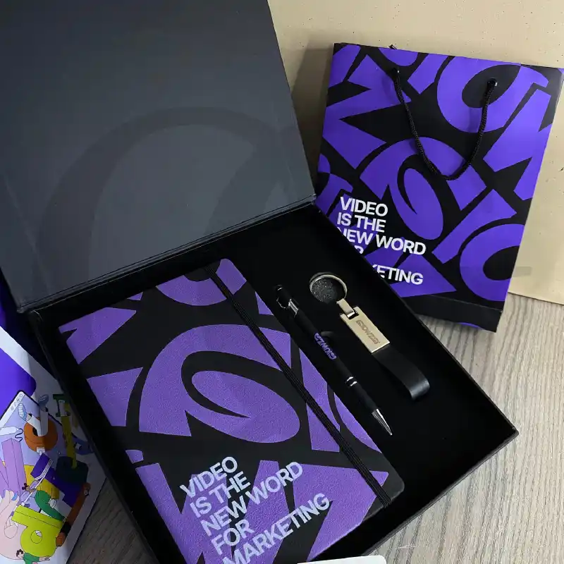 International Excellence Box – premium corporate gift set with elegant accessories for global professionals.