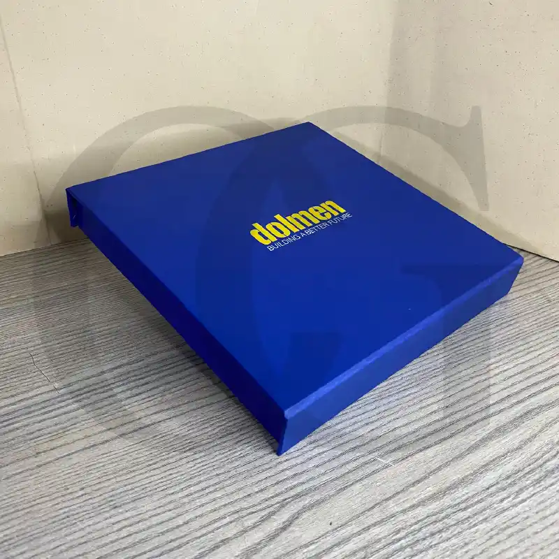 Loyalty Gift Box – elegant corporate gift set with premium notebook, pen, and mug for employee appreciation.