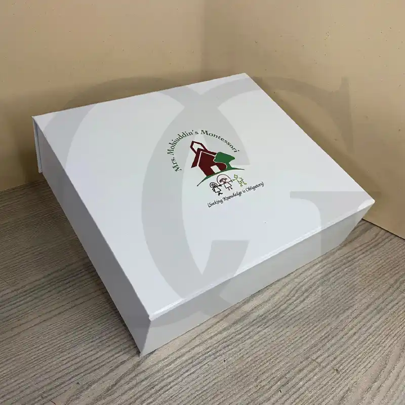 Momentum Gift Box – premium corporate gift set with stylish notebook, pen, and mug for professionals.