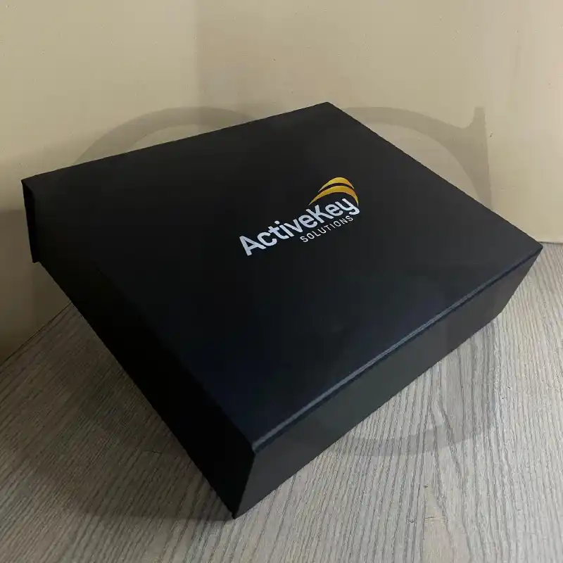 The Influence Box – premium corporate gift set with notebook, pen, and keychain for professionals.