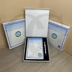 The Leadership Edition – premium corporate gift box celebrating leadership, vision, and success.