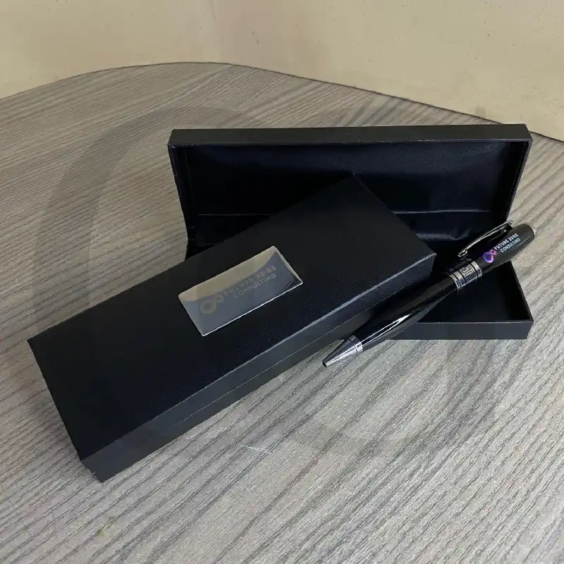 The Signature Touch – premium corporate gift set with notebook, pen, and elegant packaging for professionals.