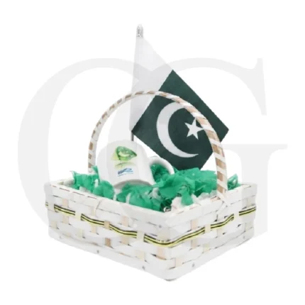 Small 14 August gift basket with Pakistan flag and branded mug
